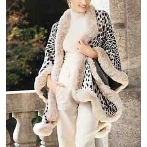 Gently Used $200 Saachi Cheetah Kimono Shawl Wrap Scarf Faux Fur Beige Cream